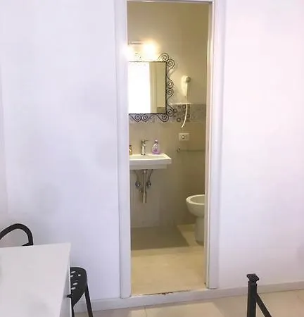 Warehouse 47 Pensión